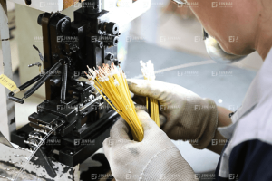 Ép đầu cáp bán tự động